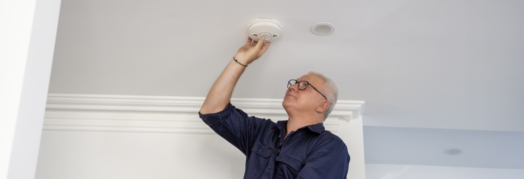 Scotty Cam tests a smoke alarm